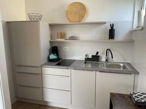 Fridge, microwave, oven, stovetop - Bright apartment on the Adriatic coast with a short walk to the old town/Lodge 2 (Rovinj)