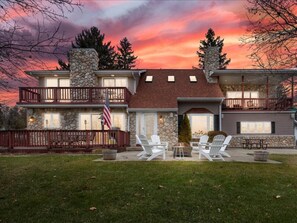 Terrace/patio - Lakefront on Como - Lake Geneva -Walk to Beach (Lake Geneva)