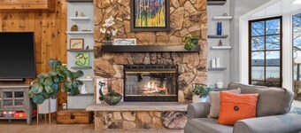 Lakefront on Como - Lake Geneva -Walk to Beach