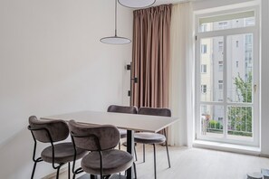 Dining - Blueground | Nusle, balcony, nr Vysehrad (PRG-67) (Prague)