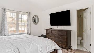 3 bedrooms, iron/ironing board, travel crib, free WiFi