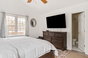 3 habitaciones, tabla de planchar con plancha y cuna de viaje 