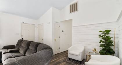 Relaxing 3-Bed House with Deck & Yard in Glen Allen