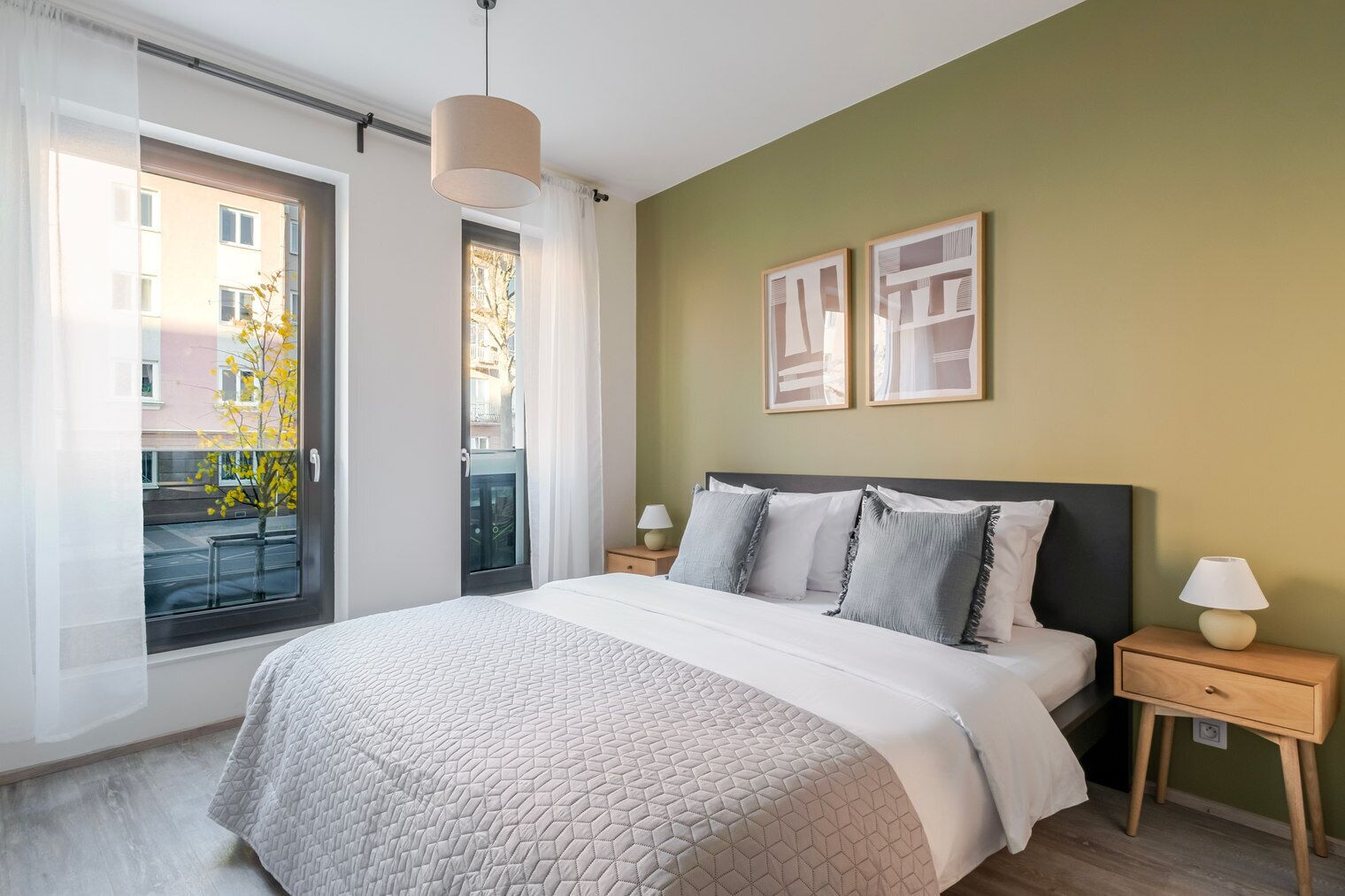 2 عدّة غرف نوم ومكواة/لوح كي وواي فاي مجانًا وملاءات أسرّة