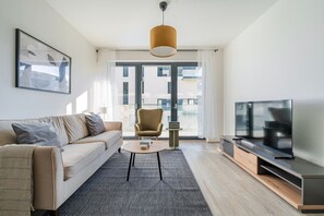 TV - Blueground | Žižkov, balcony, free parking (PRG-82) (Prague)