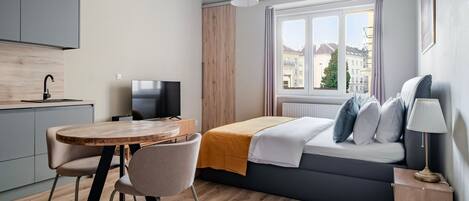 1 habitación, tabla de planchar con plancha, wifi gratis y ropa de cama