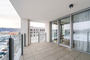 Terrace/patio - Blueground | Rohanský ostrov, balcony, nr Vltava (PRG-91) (Prague)