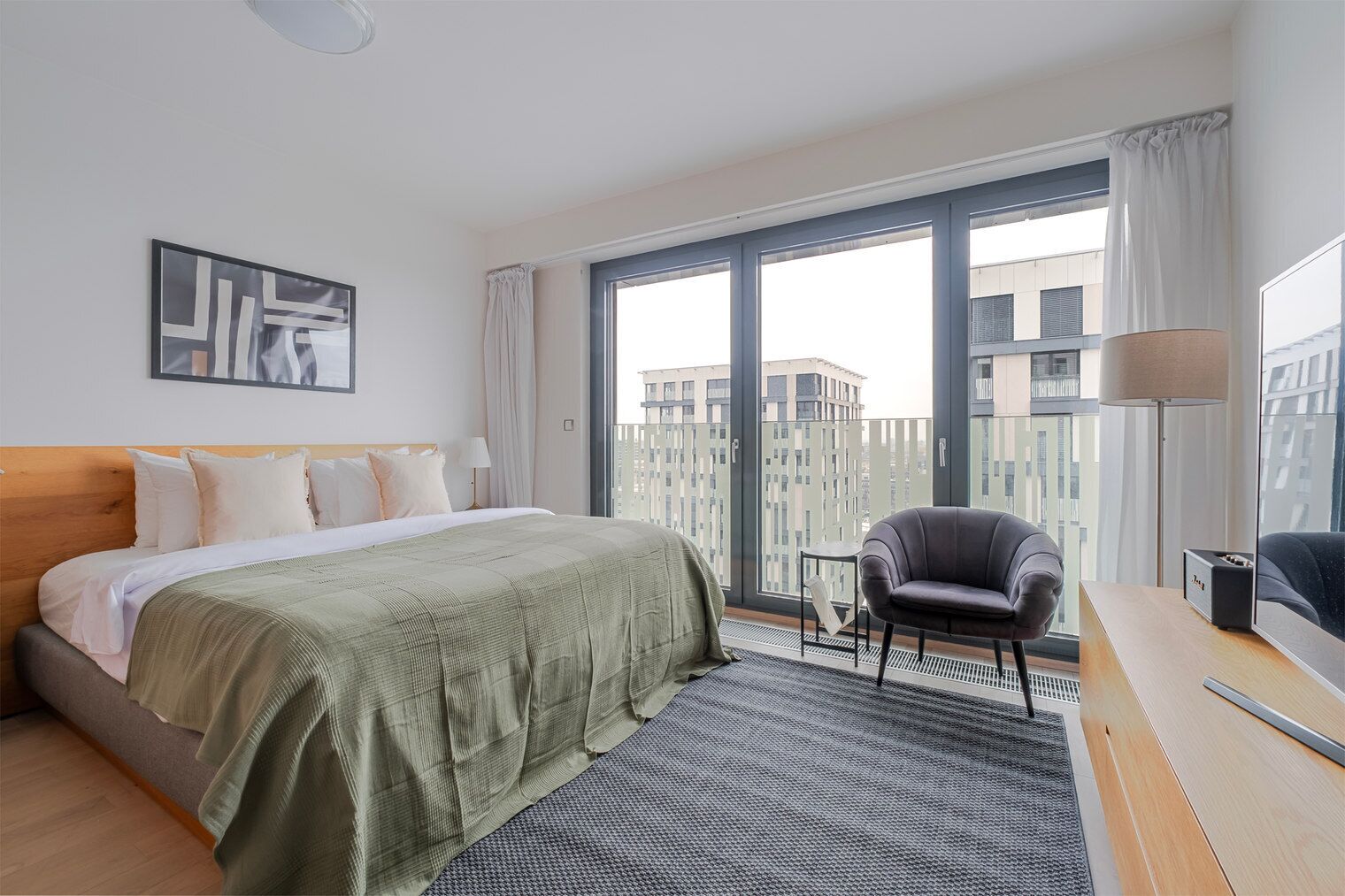 Tabla de planchar con plancha, wifi gratis, ropa de cama