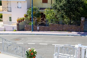 المنطقة المحيطة بالمنشأة