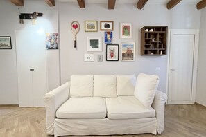 TV - SE212 – Senigallia, charming one-bedroom apartment in the city center with private courtyard (Senigallia)