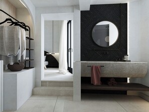 Supreme Suite Hot Tub & Sea View | Banheiro | Produtos de toalete de grife, secador de cabelo, roupões de banho 