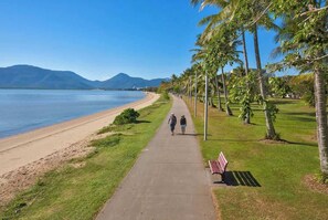 Beach - Luxury Waterfront: Spectacular Oasis in the City (Cairns North)