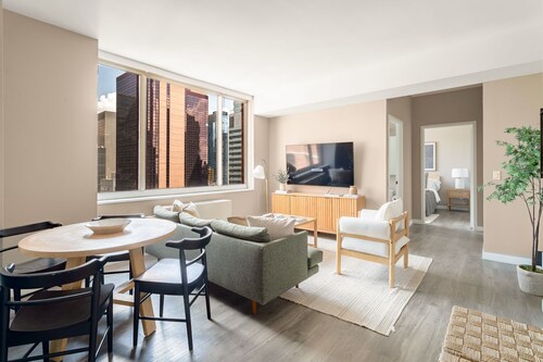 Stylish Midtown 2BR/2BATH Retreat Minutes from Times Square