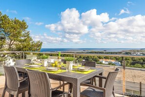 Outdoor dining - Villa Gill - Four Bedroom Villa, Sleeps 8 (Es Mercadal)