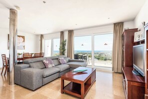 Living area - Villa Gill - Four Bedroom Villa, Sleeps 8 (Es Mercadal)