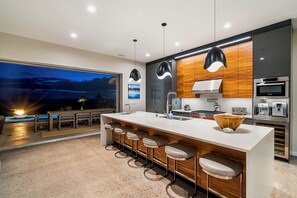 Réfrigérateur, four, plaque de cuisson, lave-vaisselle