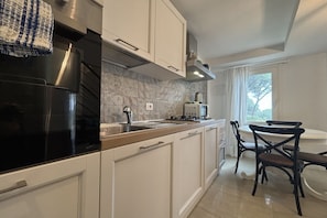 Fridge, microwave, dishwasher - Sirocco apartment, Wind Rose, Navy Pearl (Santa Margherita di Pula)
