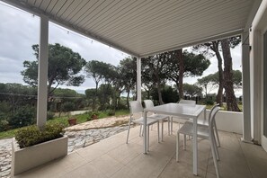 Outdoor dining - Sirocco apartment, Wind Rose, Navy Pearl (Santa Margherita di Pula)