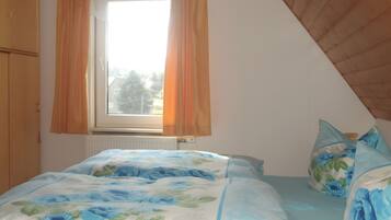 Iron/ironing board, WiFi, bed sheets