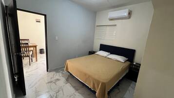 Suite Confort | Caja de seguridad en la habitación y tabla de planchar con plancha