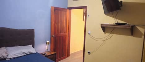 舒適套房, 私人浴室 | 房內夾萬、熨斗/熨衫板、免費 Wi-Fi