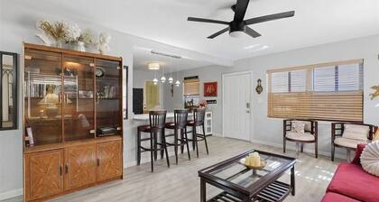 3-bedroom Coastal Cottage in serene Melbourne Florida, 5 miles from the beach.