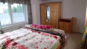 Iron/ironing board, WiFi, bed sheets