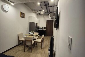 Dining - Comfortable apartment + Parking + Kitchen + WiFi @GuatemalaCity (Ciudad de Guatemala)