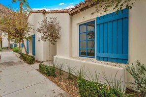 Exterior detail - Single Story 3BR, 3BA Legacy Villas Townhome (La Quinta)
