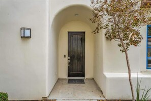 Exterior detail - Single Story 3BR, 3BA Legacy Villas Townhome (La Quinta)