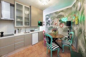 Private kitchen - The Crown (1stRight) (Granada)