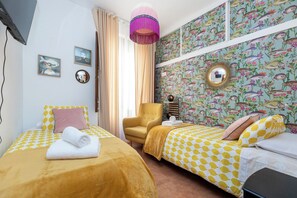 2 bedrooms, iron/ironing board, Internet, bed sheets - The Crown (1stRight) (Granada)