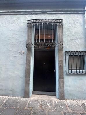 Exterior detail - Beautiful Suite located in the heart of San Angel. Ideal for couples!  (Ciudad de México)