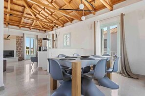 Dining - Villa Kallia (Spetses)