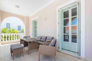 Outdoor dining - Villa Kallia (Spetses)
