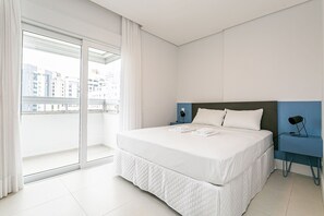 4 bedrooms, iron/ironing board, Internet, bed sheets - WI-FI 200MB | Rooftop with Pool and Sea View #CA70D (Florianópolis)