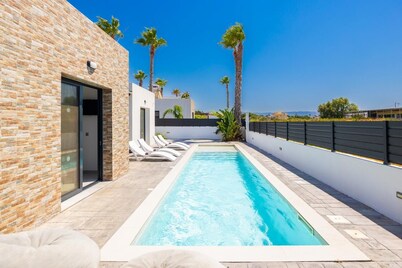 Villa Salty Sun 6 - Two Bedroom Villa, Sleeps 4