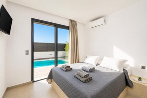 3 bedrooms, iron/ironing board, WiFi, bed sheets - Villa Salty Sun 6 - Two Bedroom Villa, Sleeps 5 (Kremasti)