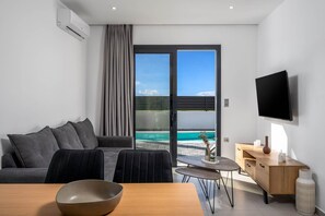 TV - Villa Salty Sun 7 - Two Bedroom Villa, Sleeps 5 (Kremasti)