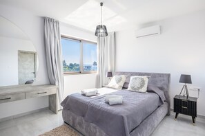 5 bedrooms, WiFi, bed sheets - Villa Garden Sunrise and Ocean Sunset (Argaka)