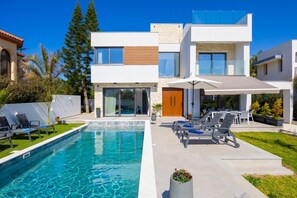 Pool - Villa Garden Sunrise and Ocean Sunset (Argaka)