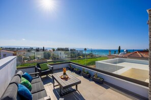 Terrace/patio - Villa Garden Sunrise and Ocean Sunset (Argaka)