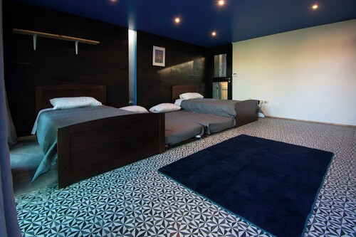 SAN SEBASTIAN HOUSE +10 PEOPLE