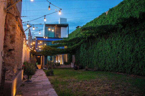 SAN SEBASTIAN HOUSE +10 PEOPLE