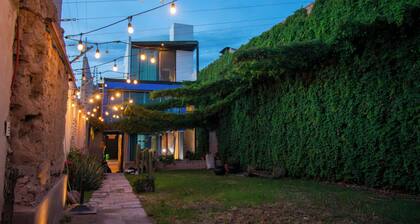 SAN SEBASTIAN HOUSE +10 PEOPLE