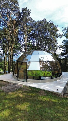 Incredible geodesic glass dome in the middle of the forest of Mineral del Chico.