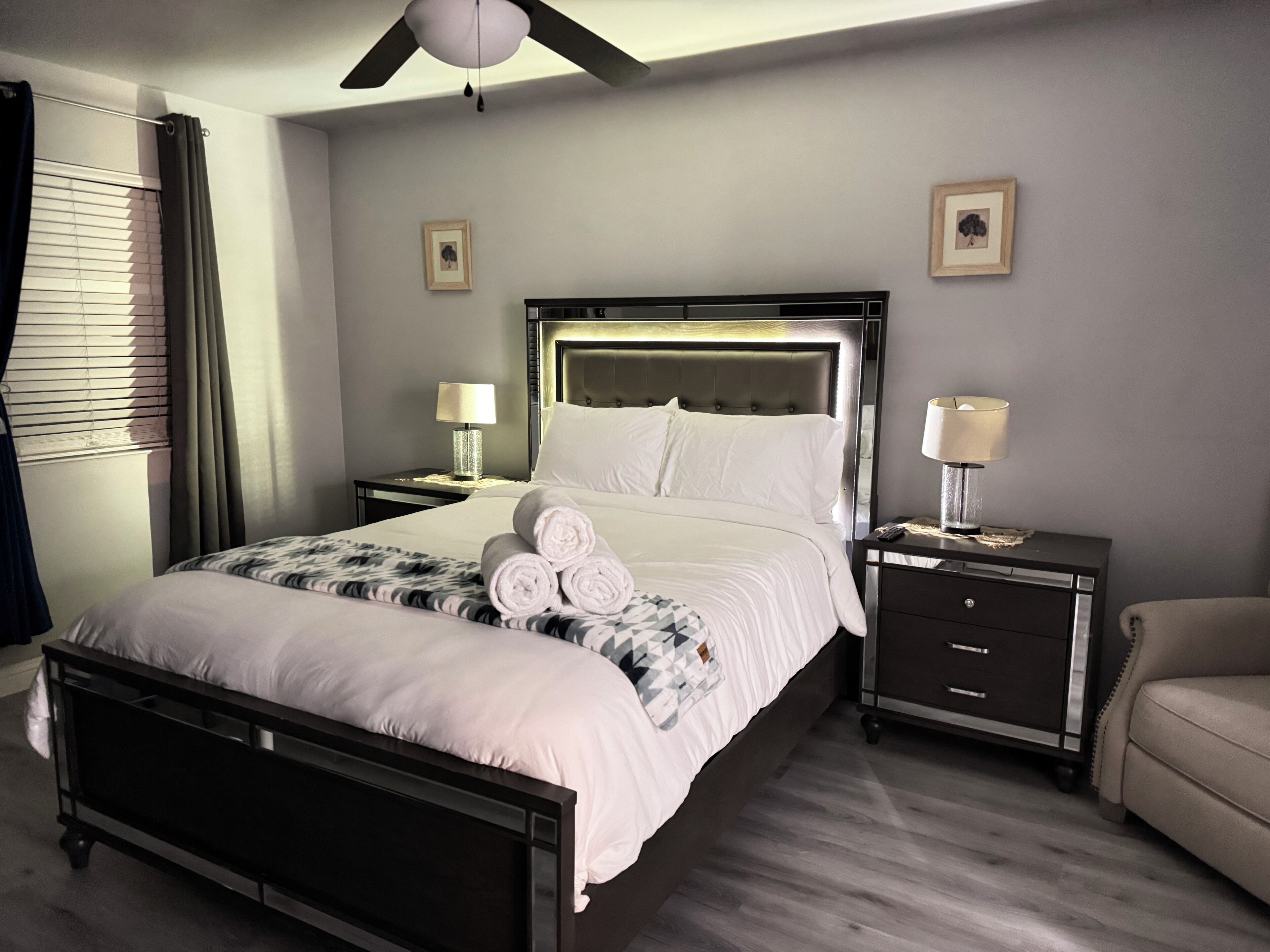 3 chambres, fer et planche à repasser, Wi-Fi, draps fournis