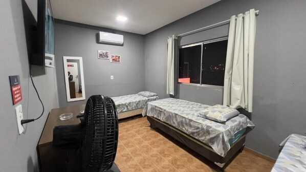 Kolmen hengen perhehuone, kaupunkinäköala | Ilmainen Wi-Fi