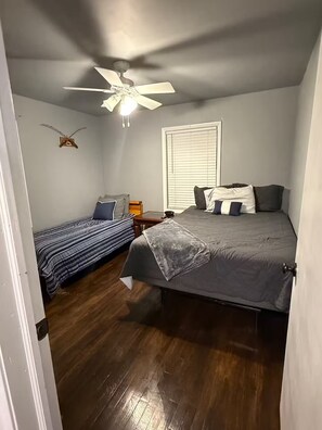 2 bedrooms, iron/ironing board, Internet