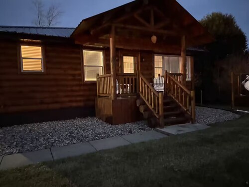 The Cabin off the lake